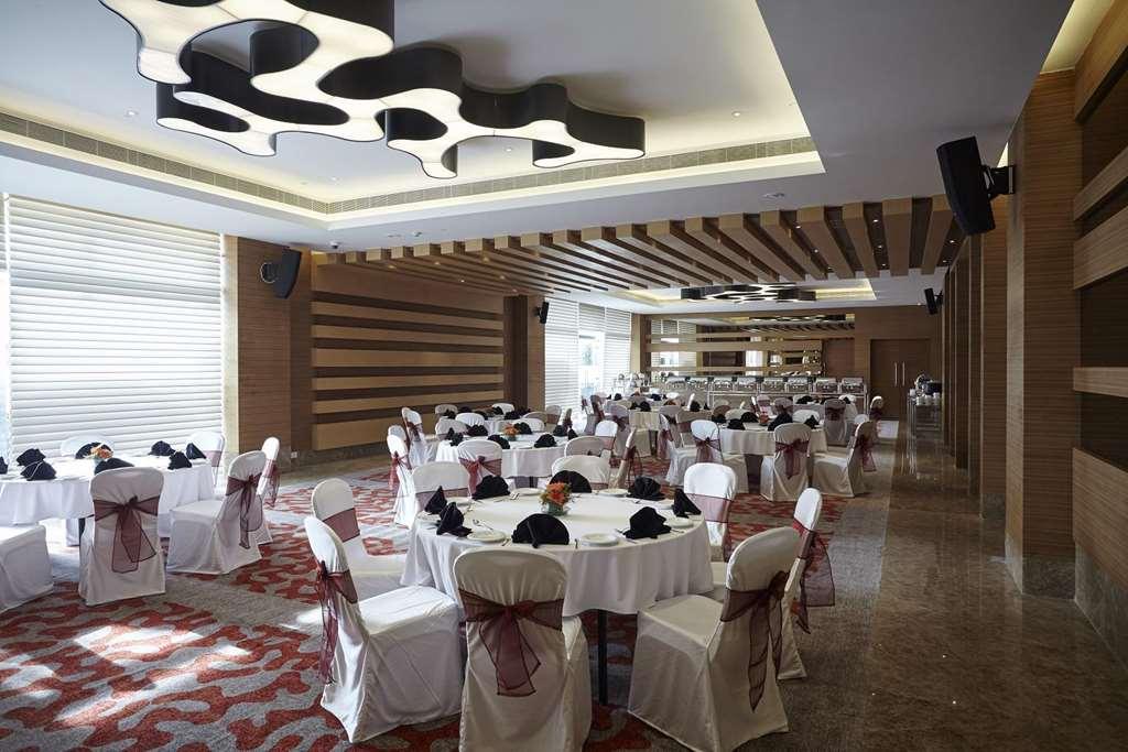 Готель Turyaa Chennai - Omr It Expressway Ресторан фото